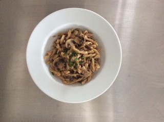Nudeln mit Champignons und Thunfisch