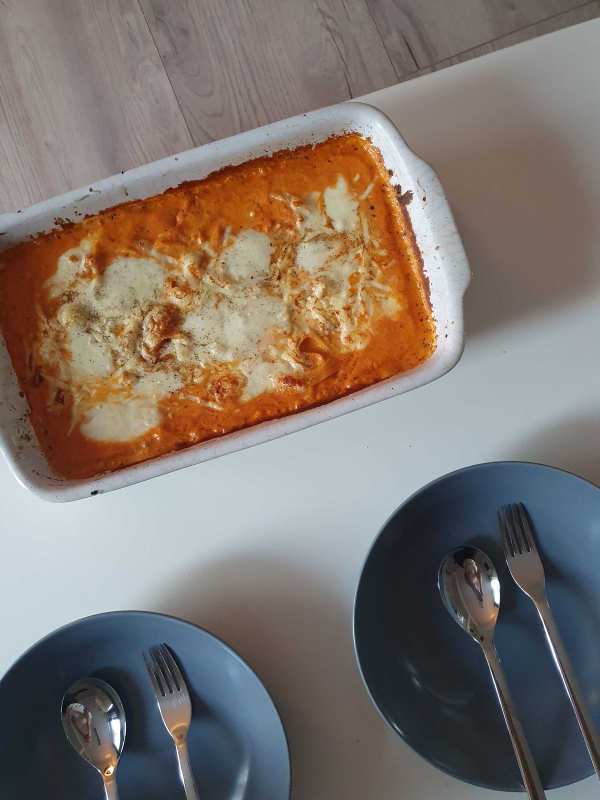 Tagliatelle mit Feta Tomaten Soße