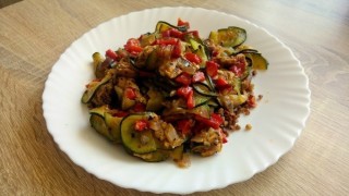 Chicken breast with courgette, tomatoes and rice