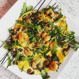 Omelette with shrimps and mushrooms