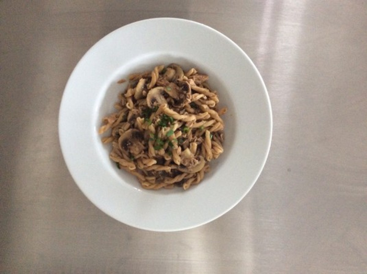 Pasta with mushrooms and tuna