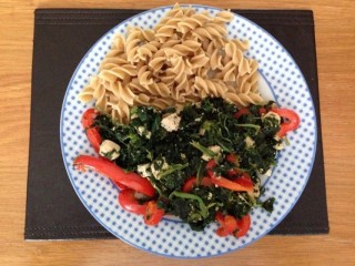 Pasta with chicken and spinach