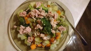 Tuna, kohlrabi and broccoli salad