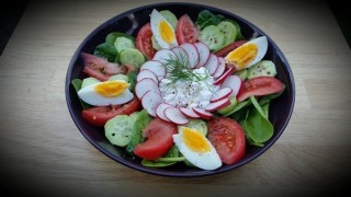 Vegetable salad with egg and cottage cheese