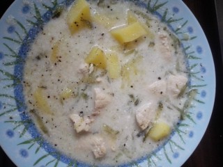 Cucumber soup with meat and potatoes