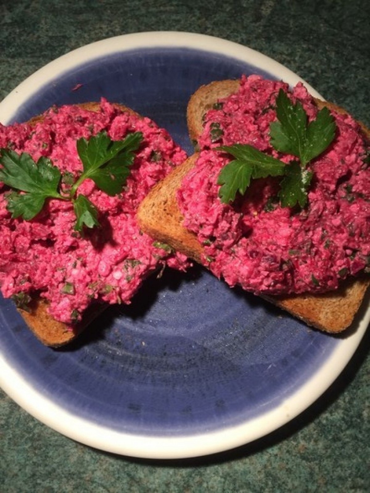 Curd cheese with beetroot and bread