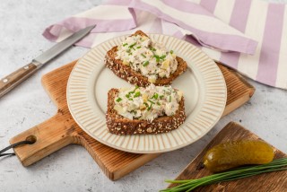 Keto-Sandwich mit Makrelenpaste