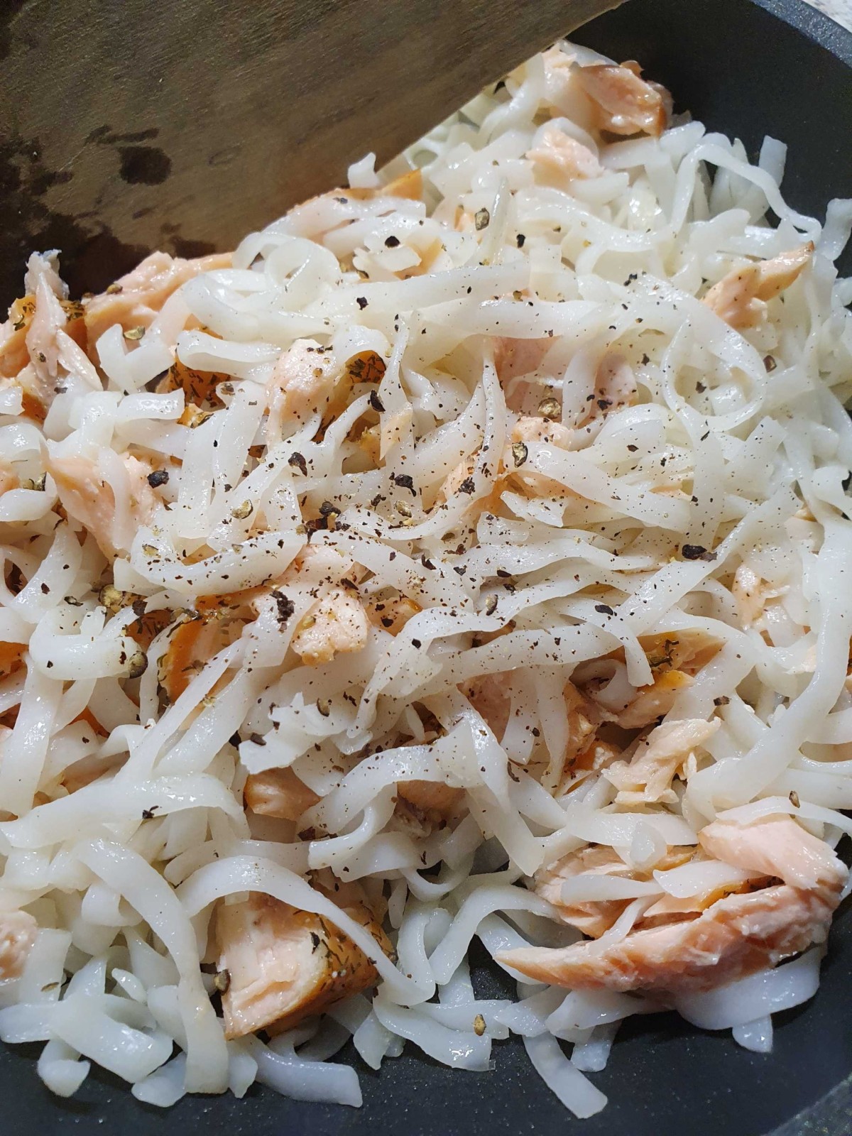 Stremel Lachs mit Rice Noodles
