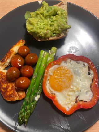 Veggies with fried egg and guacamole