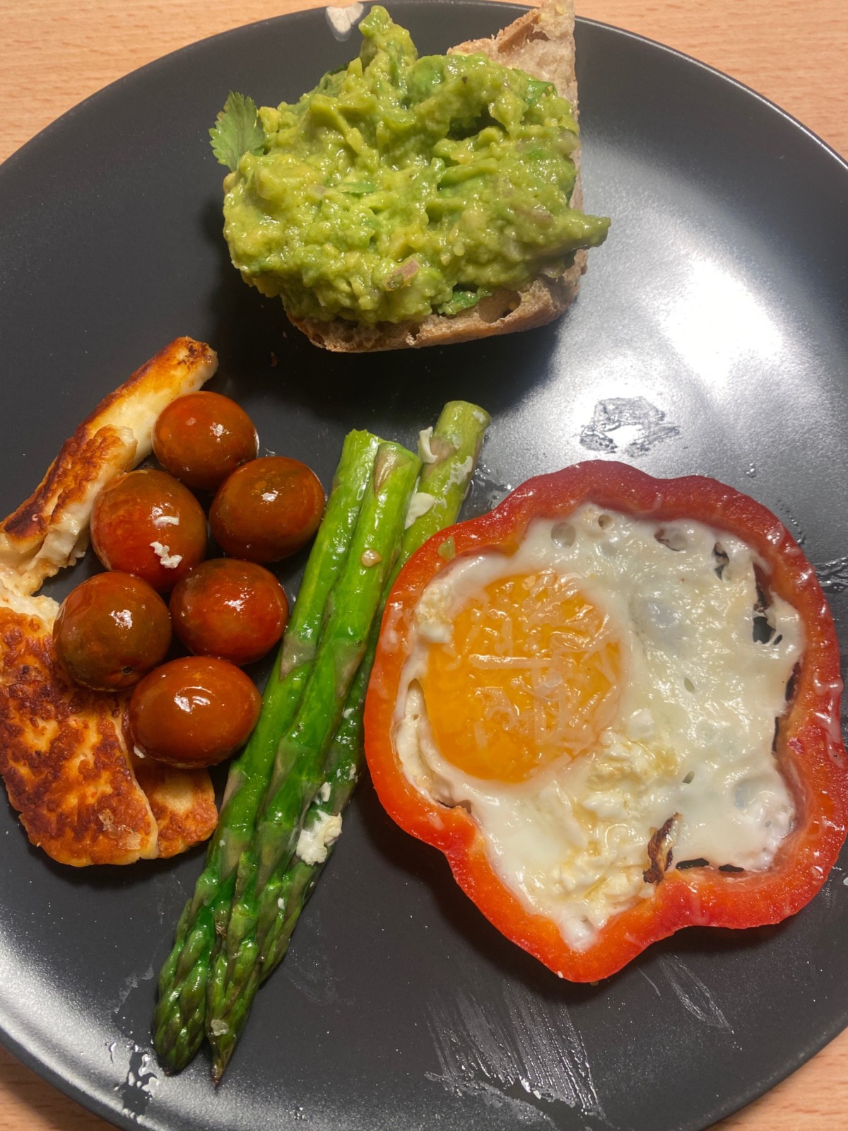 Veggies with fried egg and guacamole
