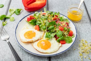 Fried eggs with salad