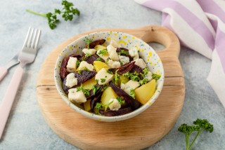Potatoes with beetroot and Gorgonzola