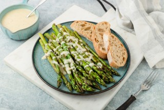 Asparagus in Gorgonzola sauce