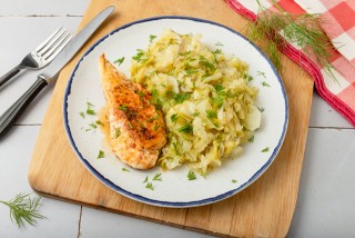 Grilled chicken with young cabbage