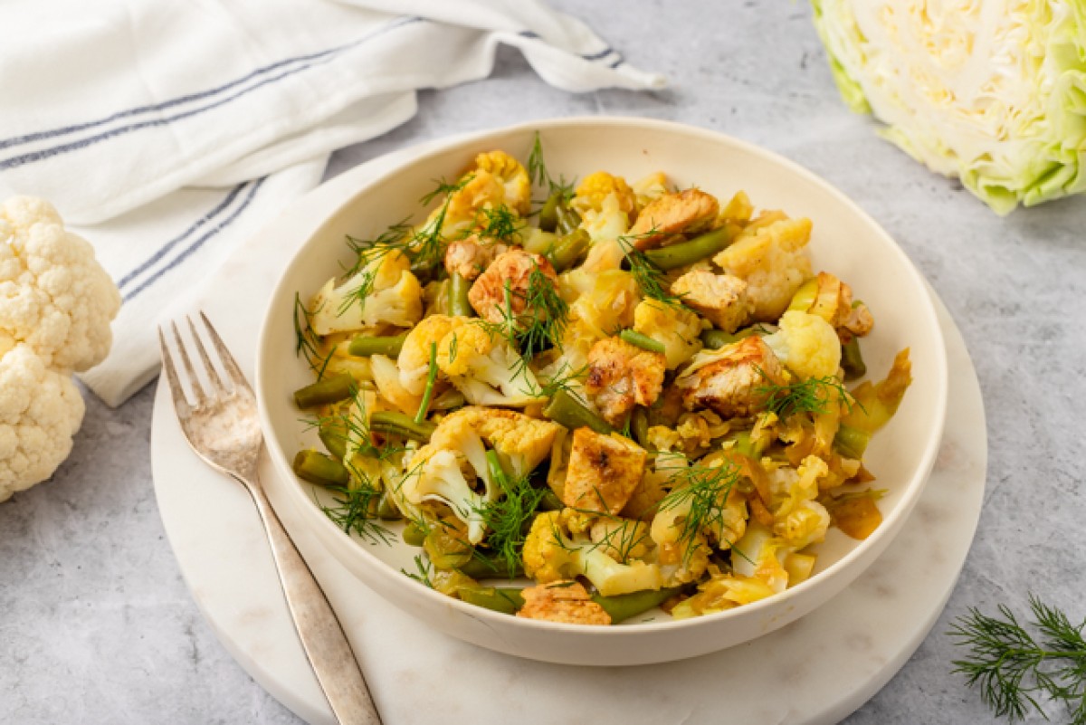 Young cabbage with turkey, cauliflower and green beans