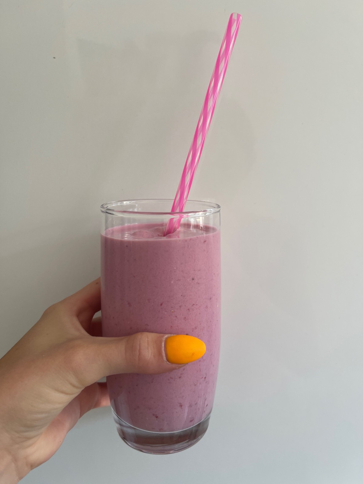 Himbeeren und Erdbeere weight gainer shake
