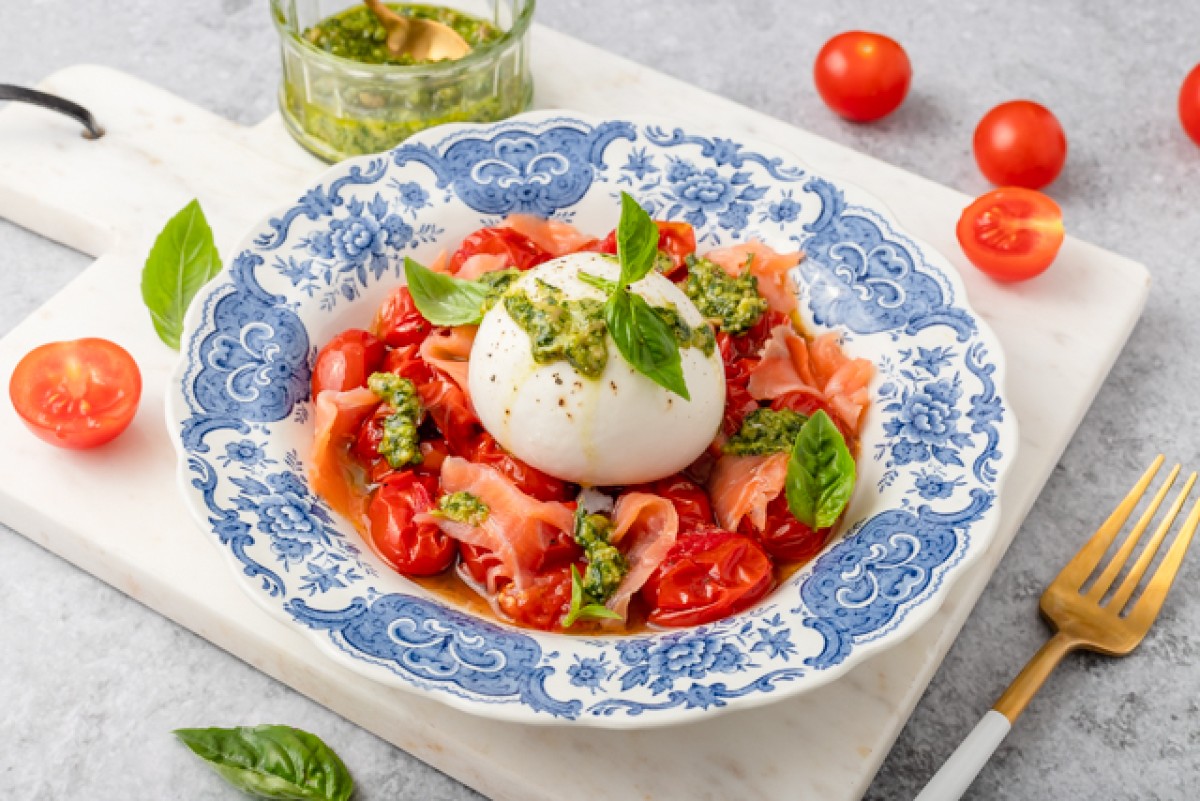 Burrata with baked tomatoes, smoked salmon and pesto