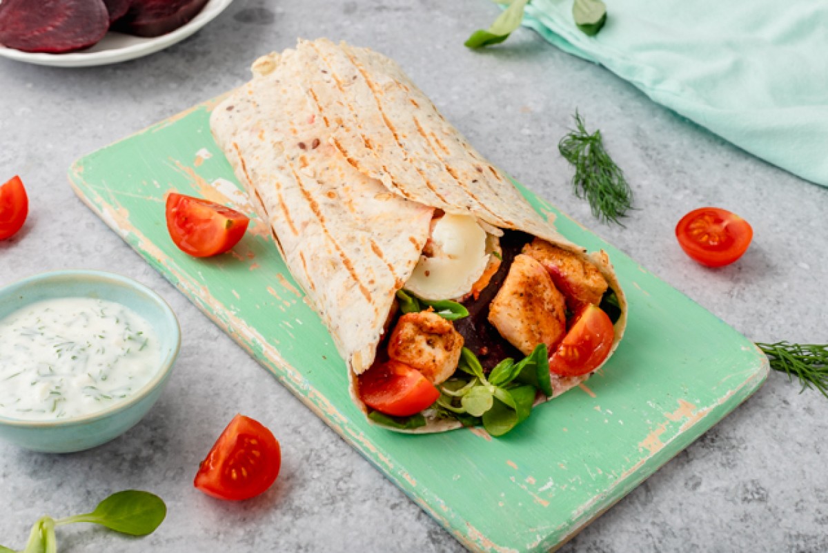 Chicken wrap with beetroot and goat’s cheese