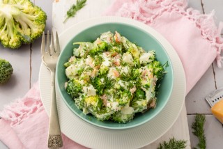 Keto salad with broccoli, egg and smoked salmon
