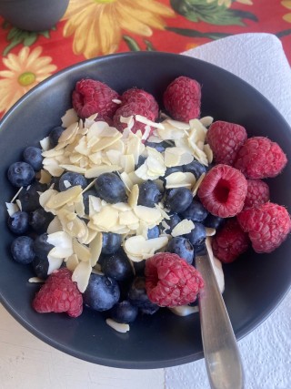 Protein yoghurt with fruits