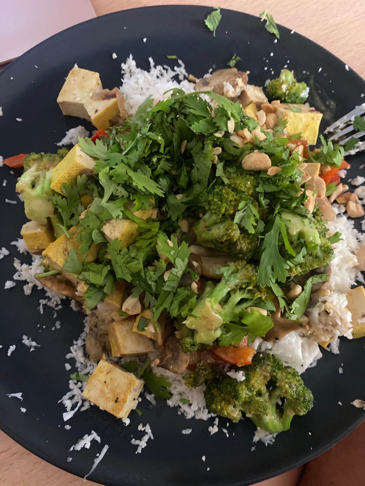 Tofu and veggies in peanut sauce