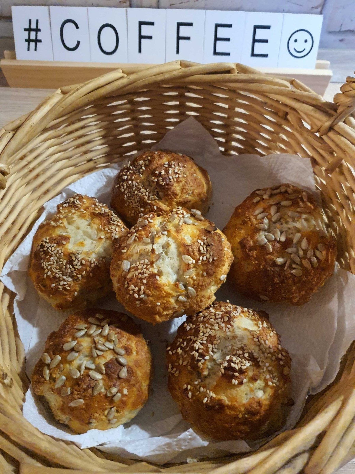 Brötchen mit Sonnenblumenkerne und Sesam