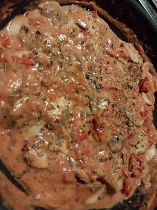 Cremige Championpfanne mit Tomaten