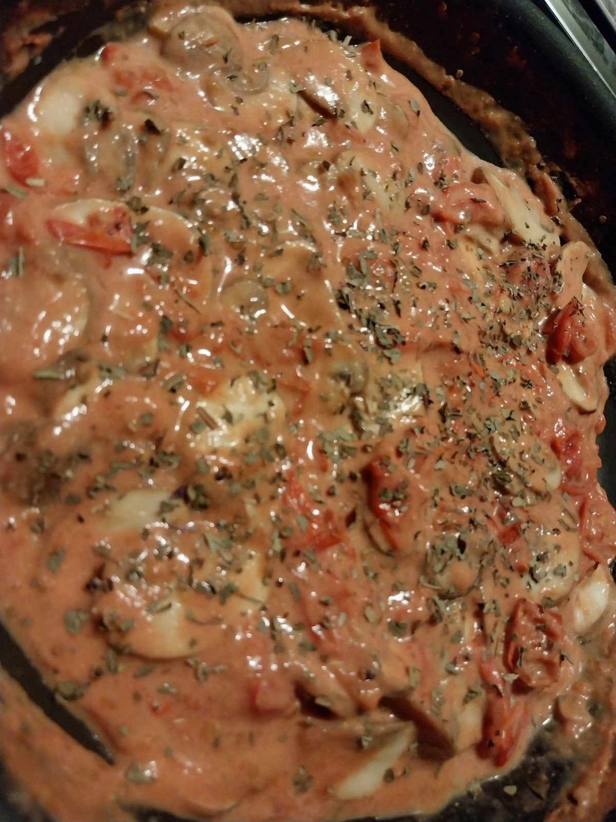 Cremige Championpfanne mit Tomaten