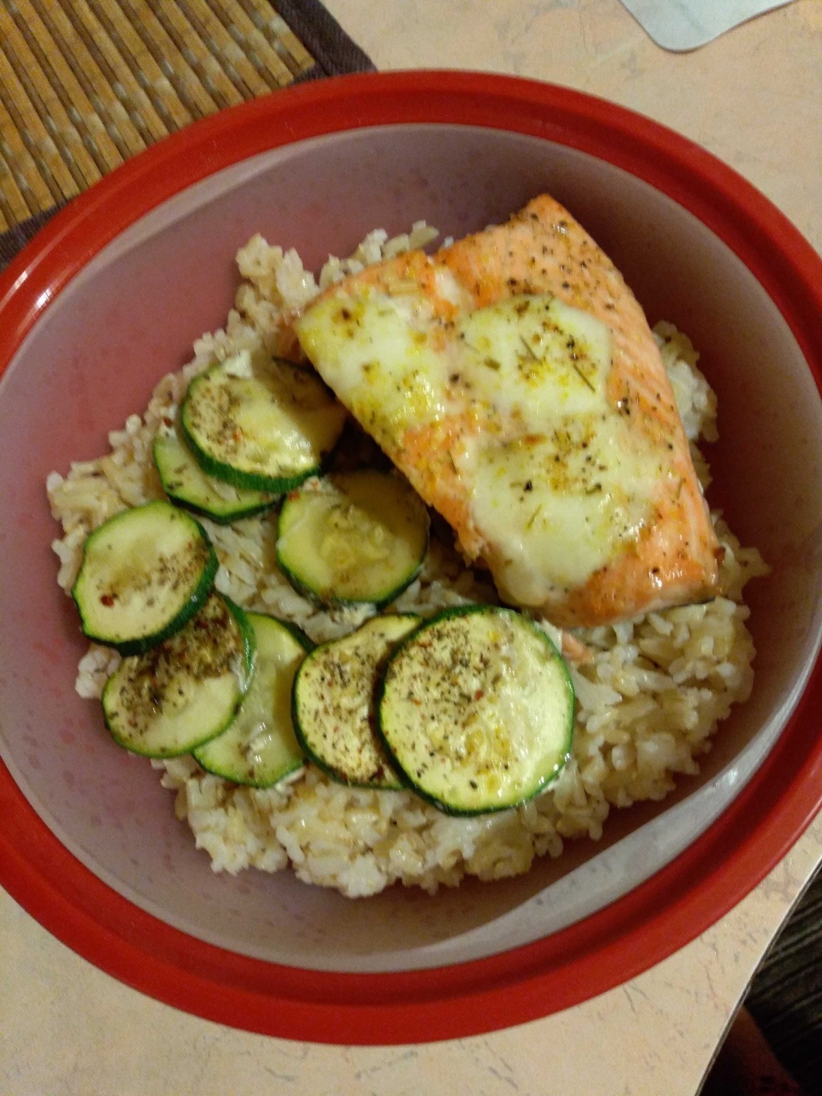 Fish with courgette, mozzarella and rice