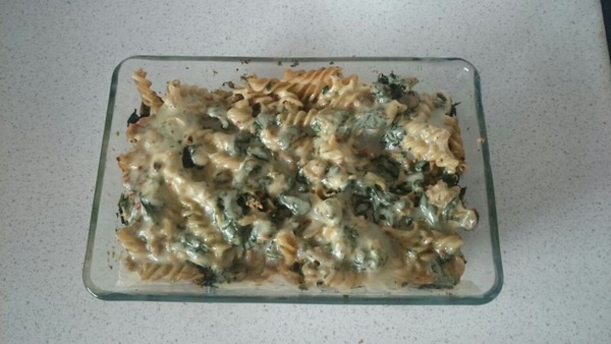 Pasta bake with tuna and spinach