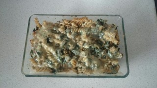 Pasta bake with tuna and spinach