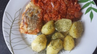 Fish in carrot with potatoes