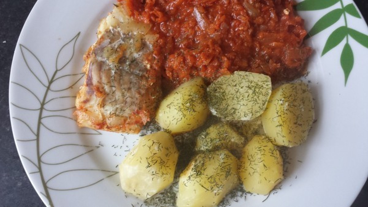 Fish in carrot with potatoes