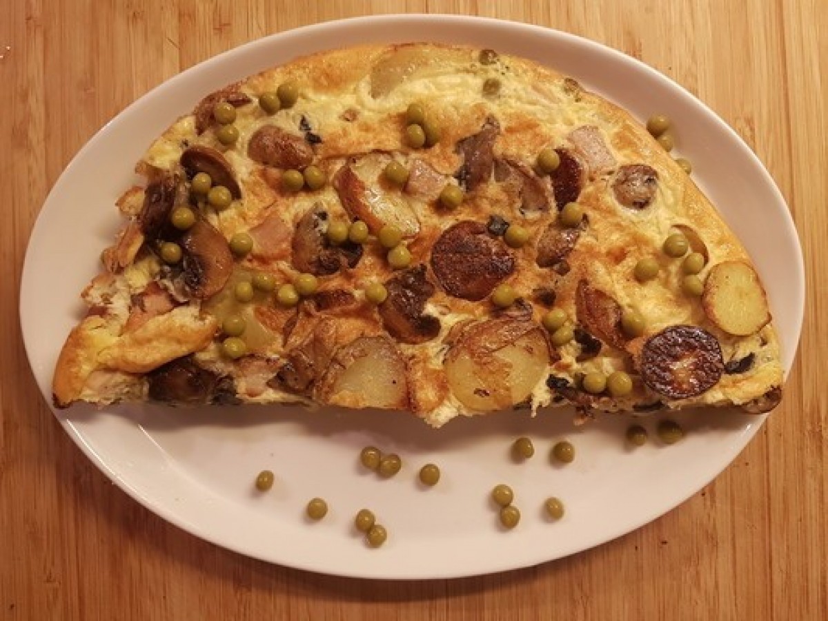 Potato, mushroom and ham omelette