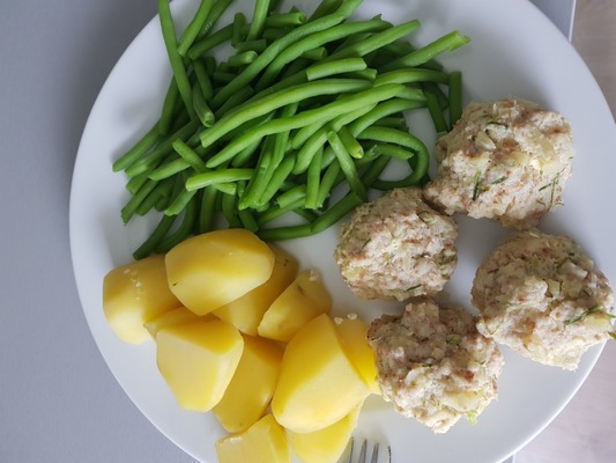 Steamed fish balls with potatoes and beans