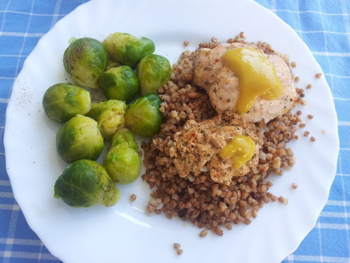 Chicken breast in buttermilk and mustard with groats and Brussels sprouts