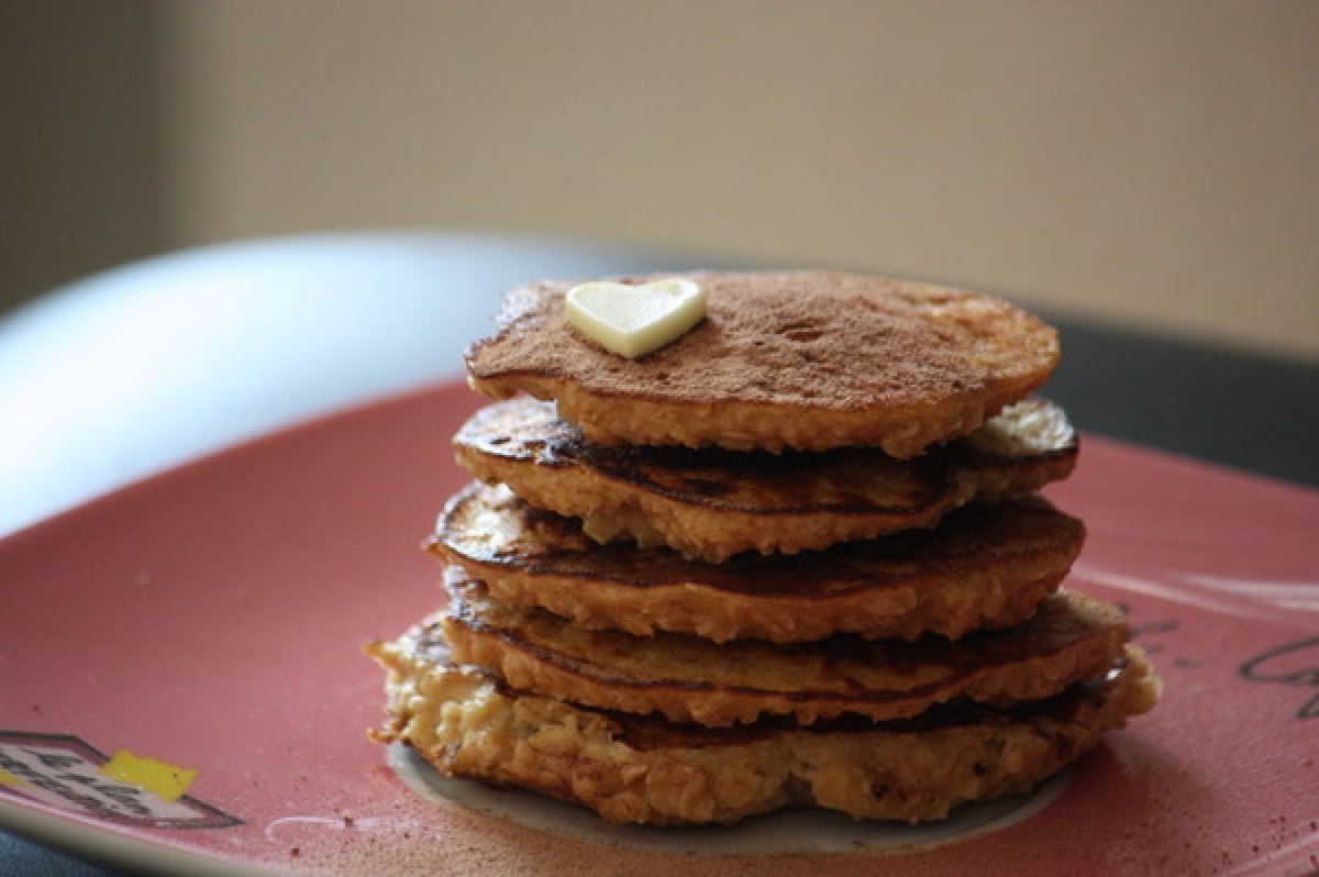 Bran pancakes with cinnamon