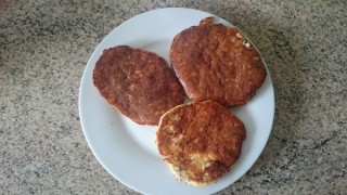 Bran pancakes with Provençal herbs
