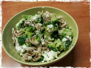 Pasta salad with cottage cheese and broccoli