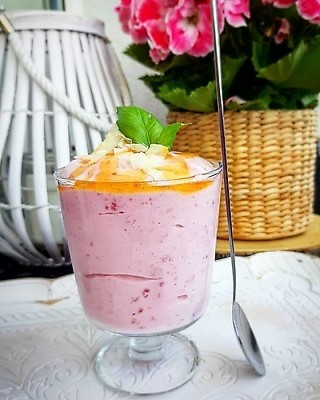 Raspberry smoothie with curd cheese