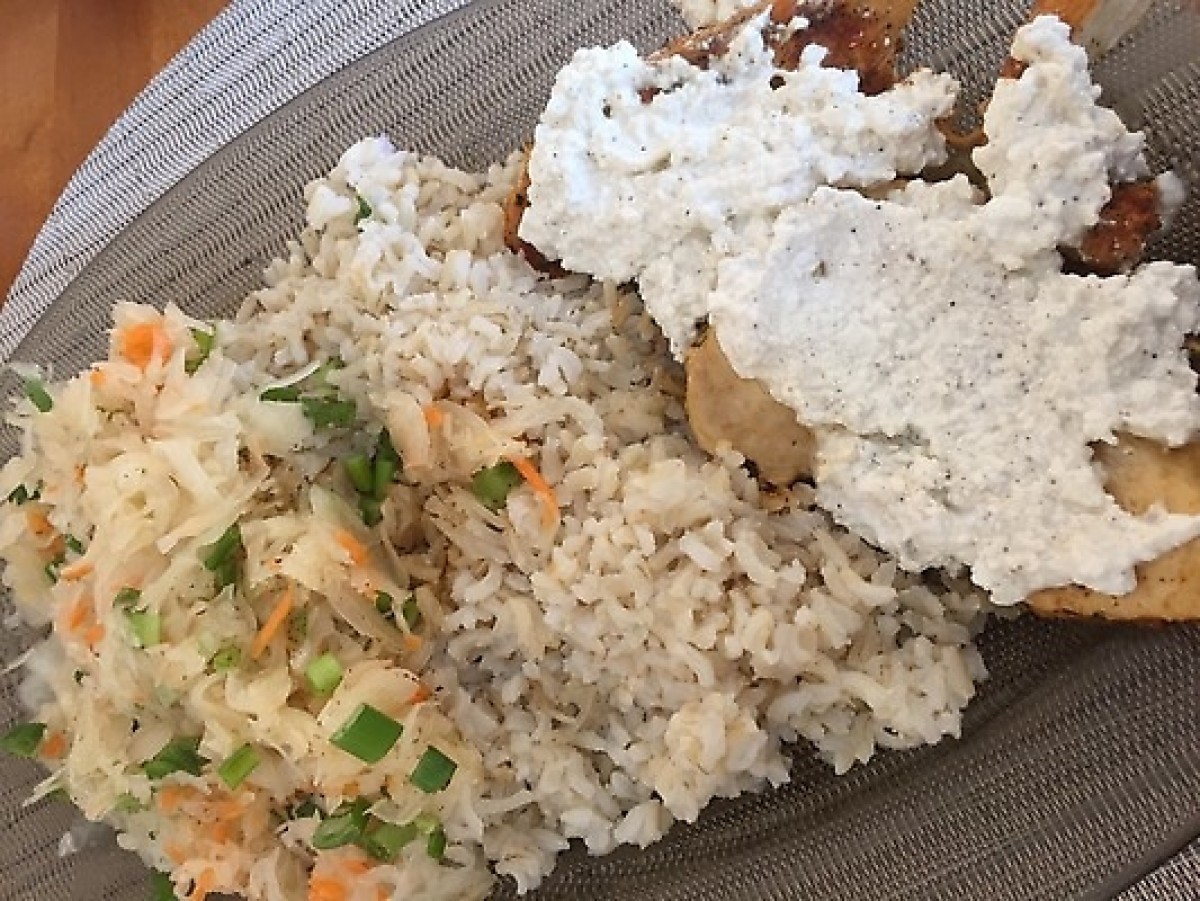 Hähnchenbrust gefüllt mit Quark, Reis und Gemüsesalat