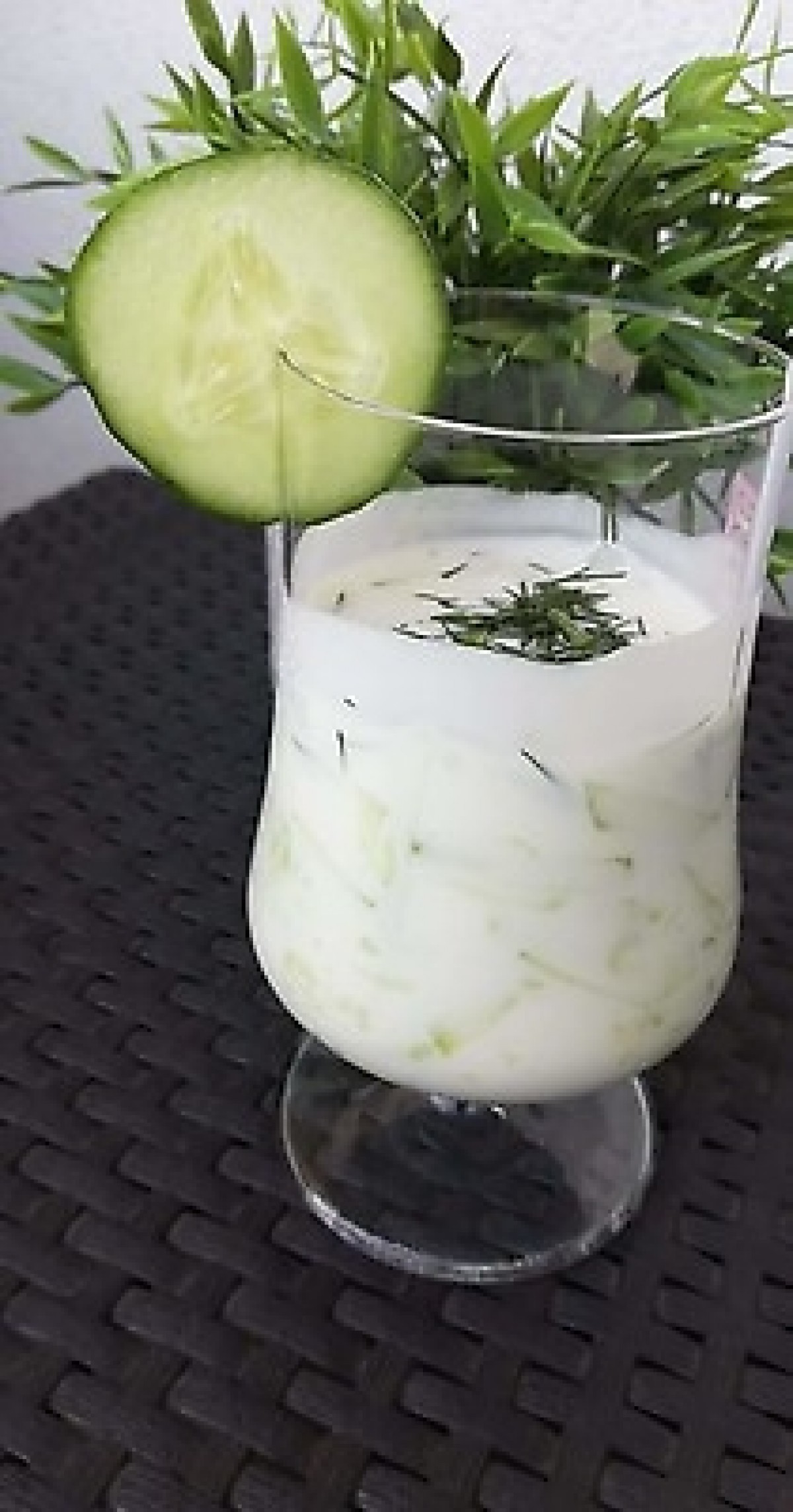 Kalte Suppe aus Kohlrabi und Gurke