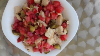 Salat mit Senf-Hähnchen und Nüssen