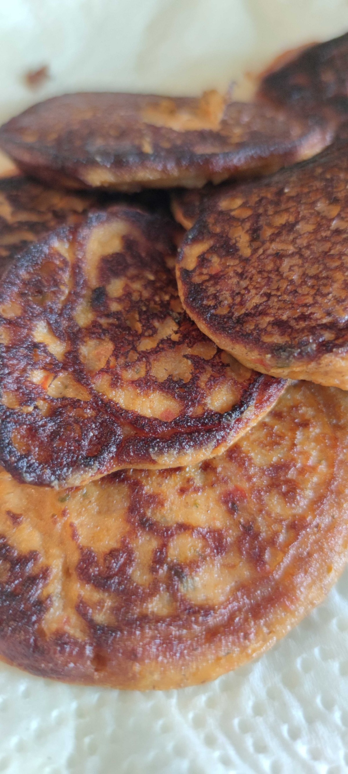Frischkäsetaler mit Paprika und Roggenvollkorn
