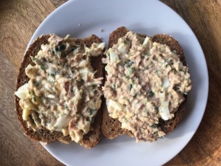 Sandwiches met ei-tonijn smeersel