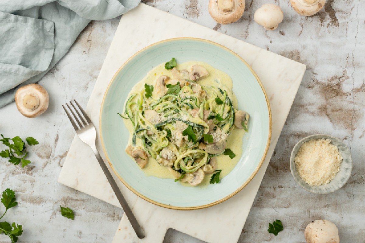 Courgette pasta with cream and mushroom sauce