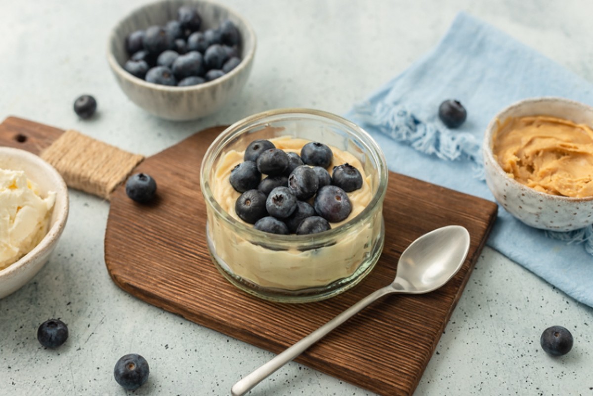 Nut cream with blueberries