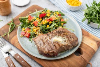 Rindersteak mit Salat