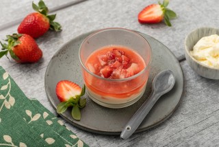 Mascarpone con fragole servito caldo