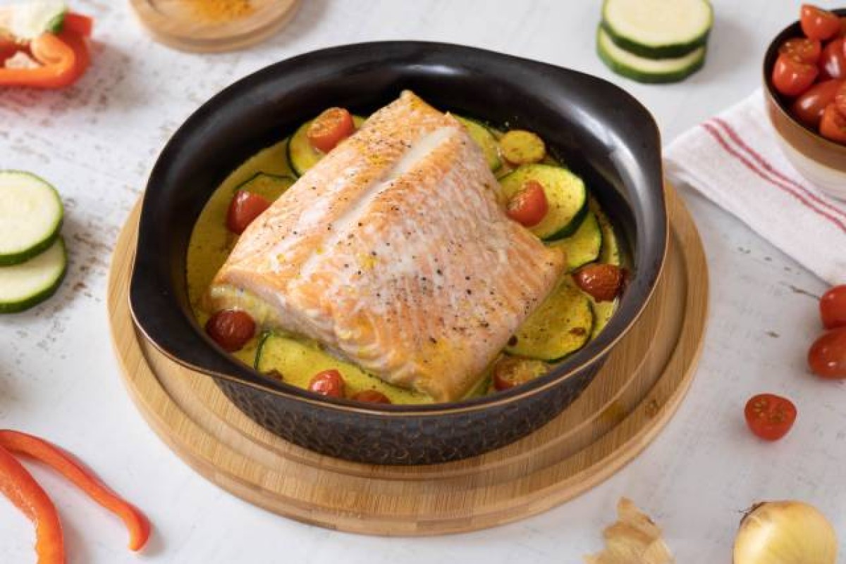 Roasted salmon and vegetables in curry sauce